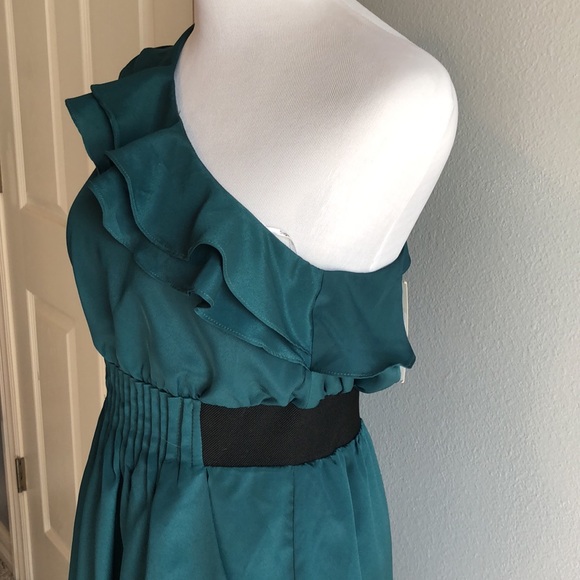 Green dress - Picture 3 of 4